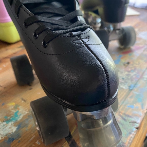 SOLD Black Impala Quad Roller Skates - Picture 4 of 7
